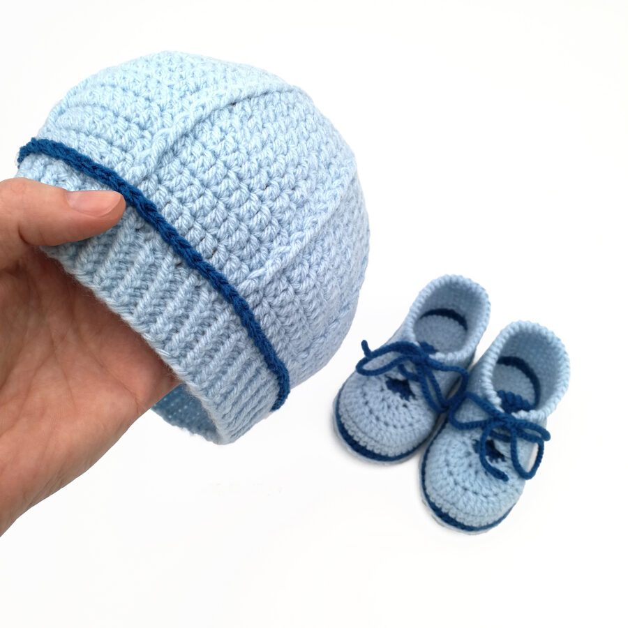 Hat and booties (light blue newborn set)