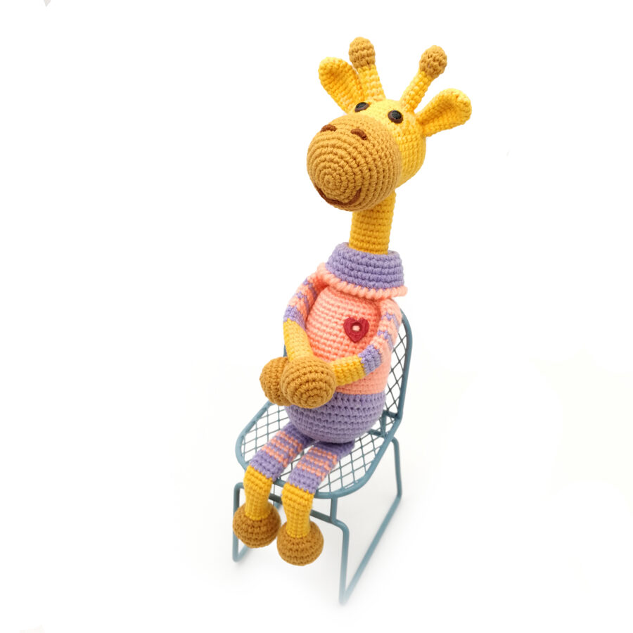 Mīkstā rotaļlieta "Žirafe ar sirsniņu"