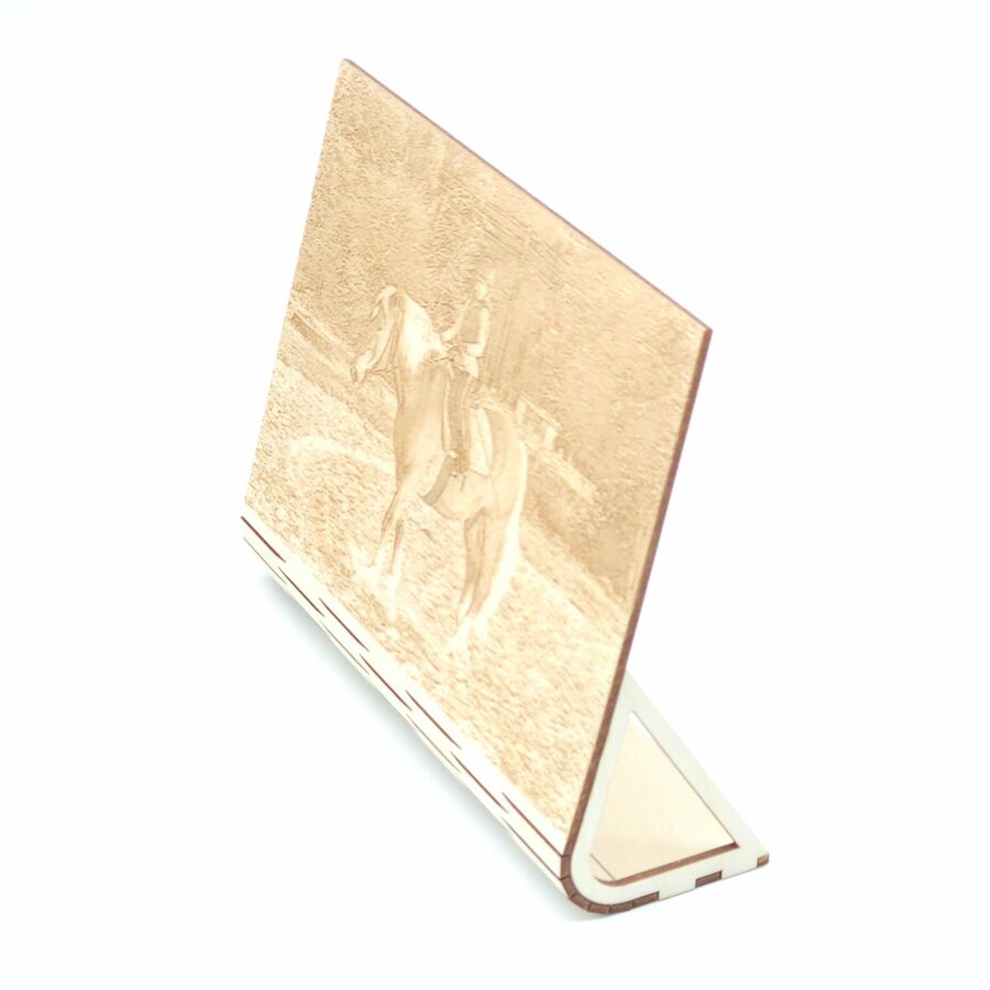Photo stand with engraved foto