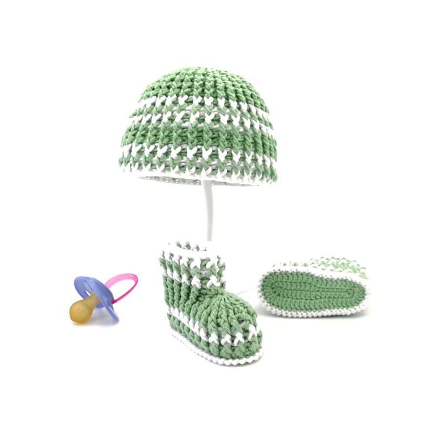 Newborn baby (0-3 months)  booties and hat (olive set)