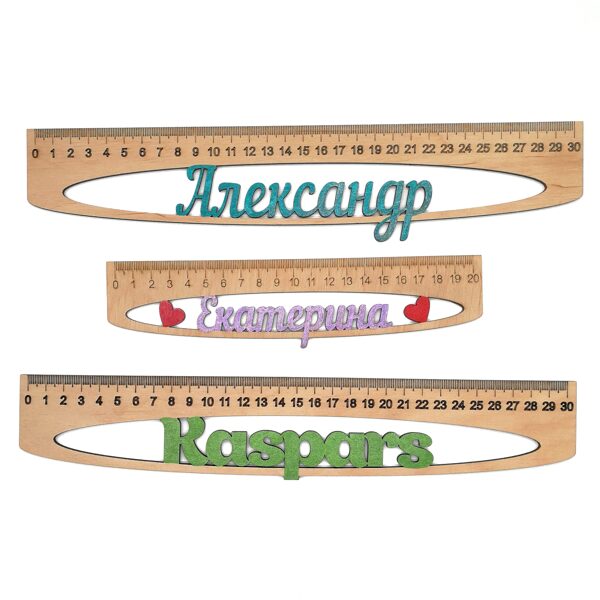 Koka lineāls ar vārdu